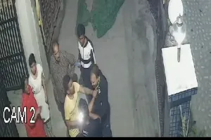 एल आई सी अधिकारी व उनकी पत्नी के साथ पुलिस जवान ने की  बदसलूकी,अधिकारी ने पुलिस अधीक्षक से लगायी न्याय की गुहार