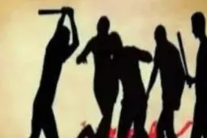  गंगापार में दबंगों ने अधिवक्ता के घर पर लाठी-डंडे व तमंचे के साथ मचाया तांडव!