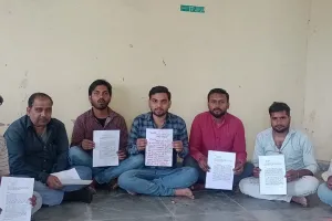 रेलवे स्टेशन इचौली में चित्रकूट एक्सप्रेस के ठहराव के लिए पीएम को लिखा खून से पत्र