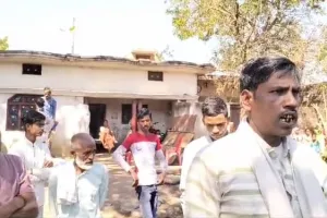 दबंग आंगनबाड़ी कार्यकत्री से  परेशान रहते है ग्रामीण