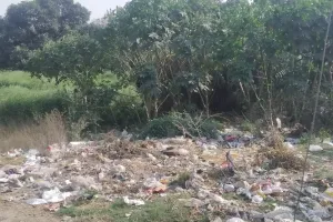 ना पीने को शुद्ध जल और ना ही साफ सफाई और जरूरी सुविधाएं तो कैसे बनेंगे स्मार्ट गांव