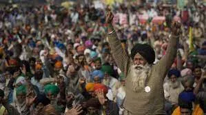 सरकार की हठधर्मिता और भयभीत करने से किसान आंदोलन से पीछे नहीं हटेंगे