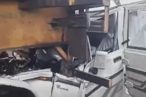 Kushinagar : सीओ के सरकारी गाड़ी के उड़े परखच्चे, बाल–बाल बची तीन की जान 