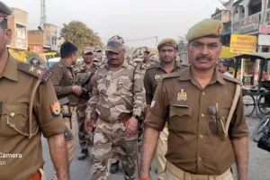 पुलिस बल एवं CISF के जवानों ने किया फ्लैग मार्च