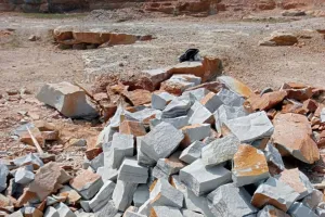 अवैध तरीके से चल रहा पत्थर खनन  जिम्मेदार मौन 