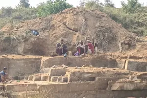 योगी सरकार में अवैध खनन आखिर किसके सह पर