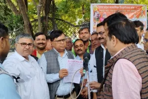 माध्यमिक शिक्षक उत्तर संघ ने माध्यमिक शिक्षा निदेशक को ज्ञापन सौंपा।