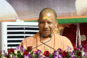 मथुरा में सीएम योगी ने ’प्रबुद्धजन, से किया संवाद