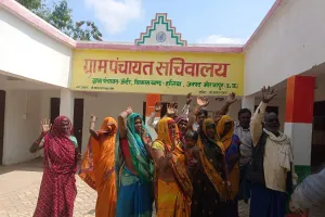 मजदूरी नही मिलने से आक्रोशित मनरेगा श्रमिकों ने पंचायत भवन पर किया प्रदर्शन