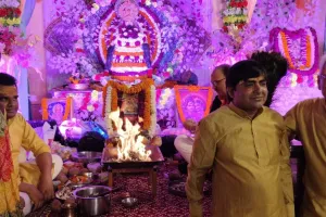 सिर पे बाबा मेरे तेरा हांथ चाहिए...........