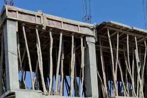 लंभुआ में बंद है बारात घर के निर्माण में खामी हुई उजागर