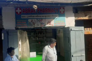 स्वास्थ्य विभाग की मेहरबानी से झोलाछाप डॉक्टर कर रहा इलाज,