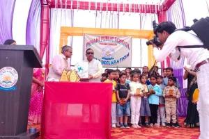 विधायक श्याम प्रकाश विद्यालय पहुंचकर वार्षिक परीक्षा फल समारोह में उपस्थित मेधावी छात्रों को सम्मानित किया।