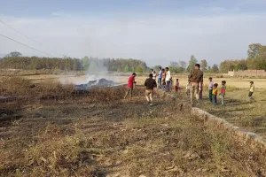 अज्ञात कारणों से लगी आग,आग में गन्ने की फसल जलकर हुई खाक