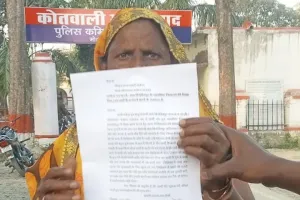 पैर न दाबने पर शिक्षिका ने मासूम को पीटा