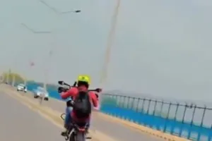 गंगा बैराज पर स्टंट बाज पर पांच हजार का चालान 