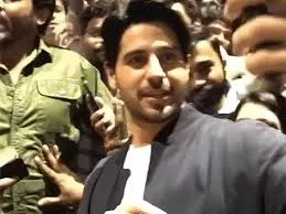 सिद्धार्थ मल्होत्रा ने फैंस को बहुत बड़ा सरप्राइज दिया