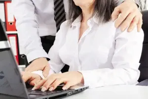 लखनऊ: सरकारी कामकाजी महिलाओं का कार्यस्थल पर अब नहीं होगा उत्पीड़न!, जानिए योगी सरकार ने क्या उठाया बड़ा कदम!