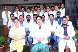 राजधानी लखनऊ के श्री के०एल० शास्त्री नर्सिंग स्मारक कॉलेज ने पचास हजार सुविधा शुल्क न देने पर छात्रों को परीक्षा न दिलाने का गंभीर आरोप 