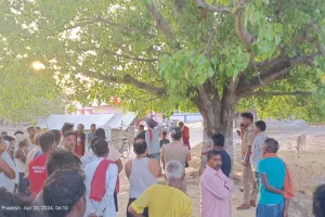  पीपल के पेड़ से लटका मिला युवक का शव, पुलिस ने पोस्टमार्टम को भेजा 