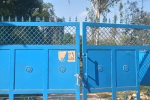 किसानों के लिए सिंचाई विभाग का दफ्तर में प्रवेश वर्जित है।