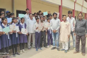 भारत भारती इण्टरमीडिएट कालेज में मेधावी छात्र-छात्राओं को किया गया सम्मानित।