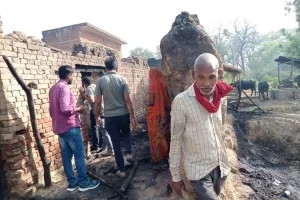जिगनाही गांव में लगी भीषण आग, 10 परिवारों की संपूर्ण गृहस्थी जलकर राख