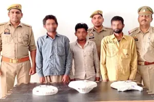 चोरी के माल व अवैध शस्त्र सहित तीन चोर गिरफ्तार