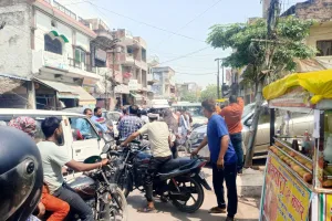 अतिक्रमण के कारण कस्बे में लग रहा भीषण जाम
