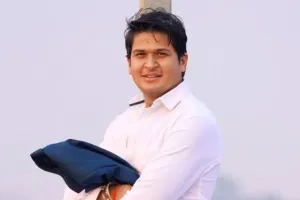 युवक को लटकाकर कार दौड़ाने, बाइक फूंकने वाला यू-ट्यूबर गिरफ्तार