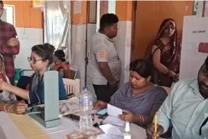 खजनी पीएचसी में लगा एक दिवसीय पोर्टेबल डिजिटल एक्सरे मशीन से जांच का शिविर