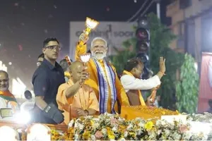 मोदी और योगी ने किया कानपुर में रोड शो 