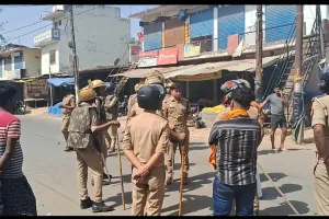 खजनी थाना के  महुआडॉबर चौकी क्षेत्र ताल नवर में खनन के दौरान देर रात किशोर की  ट्रैक्टर से दबने मौत