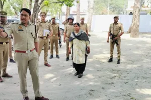 कर्नलगंज के संवेदनशील मतदान केंद्रों का निरीक्षण