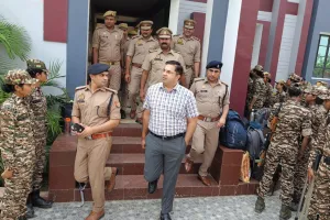 लोकसभा चुनाव के मद्देनजर अतिसंवेदनशील बूथों पर एसएसपी का औचक निरीक्षक