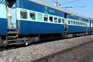 एक्सप्रेस ट्रेन से उतारी गई नाबालिग, दो बच्चे भी स्टेशन पर मिले, चाइल्ड लाइन को सौंपे गए!