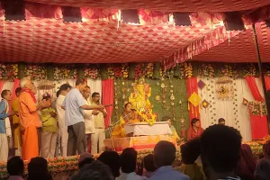  परमात्मा की प्राप्ति मात्र प्रेम से सम्भव है आडम्बर  से नही