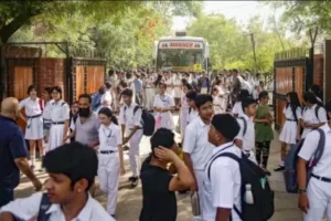 दिल्ली-एनसीआर के स्कूलों में ईमेल पर  ई-बम की धमकी से मचा हडकंप, पैनिक में पेरेंट्स