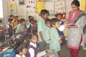 दिल्ली के 25000 गेस्ट टीचर्स की नौकरी छीन किया बेरोजगार, मायूस शिक्षकों ने लगाई गुहार