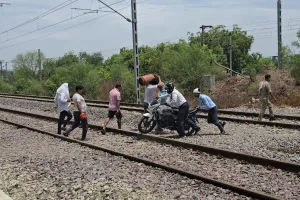 23 गांव का मुख्य संपर्क मार्ग बाधित गांव में आम जन जीवन अस्त व्यस्त