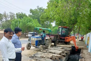 नगर विकास मंत्री के निर्देश पर चल रहा 72 घंटे नाली-नाला सफाई का अभियान