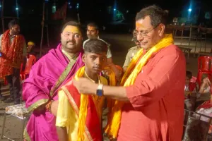  मां गंगा के अवतरण दिवस पर हुए भव्य आरती पूजन व दीपदान,दीपदान की श्रृंखला से जगमग हुआ मां गंगा की धारा