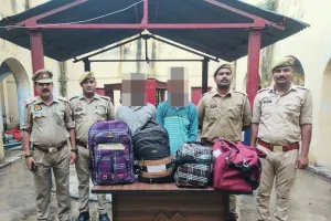 कुशीनगर : यूपी बिहार के एक महिला समेत चार गांजा तस्करों के साथ 7 लाख का गांजा बरामद 