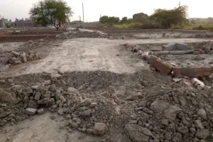 ग्राम सभा की भूमि पर अवैध अतिक्रमण पर चला प्रशासन का बुलडोजर