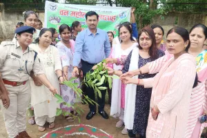 कन्या जन्मोत्सव मना समाजसेवियों ने दिया बेटी बचाओ बेटी पढ़ाओ व पर्यावरण संरक्षण का संदेश