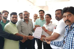 मंडलायुक्त को ज्ञापन नेशनल मीडिया प्रेस क्लब द्वारा मा. प्रधानमंत्री को पत्रकार हितों के लिए की गई 11 सूत्रीय मांग