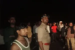 CNG ट्रक में लगी  भीषण आग                        