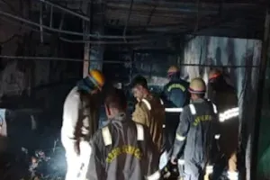  जूस कार्नर की दुकान में लगी आग, अग्निशमन टीम ने संभाला मोर्चा!