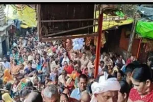 सावन सप्तमी पर शीतला धाम में मां के दर्शन को उमड़ी भीड़