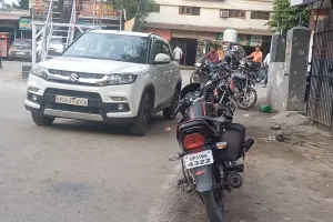 जब कानून के रक्षक ही करेंगे नियमों का उल्लंघन तो आम जनता से कैसे करा पाएंगे नियमों का पालन